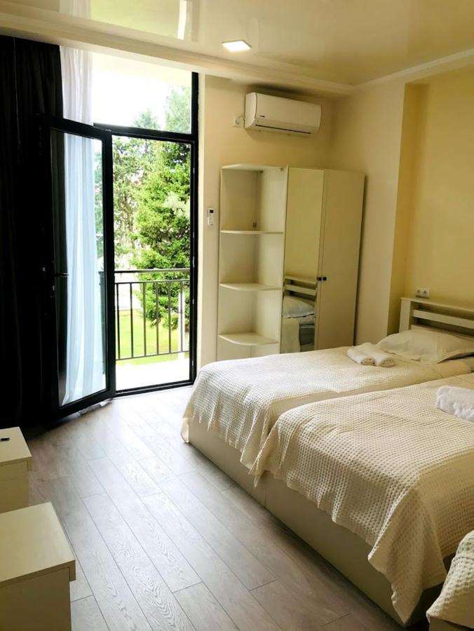 Hotel Gurya Kobuleti Esterno foto